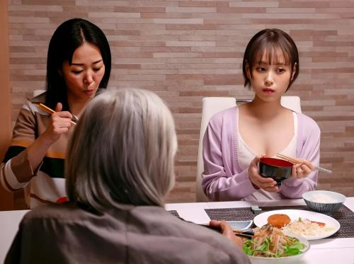 Ibu menikah lagi dengan putrinya dan disetubuhi oleh 2 saudara tirinya setiap hari