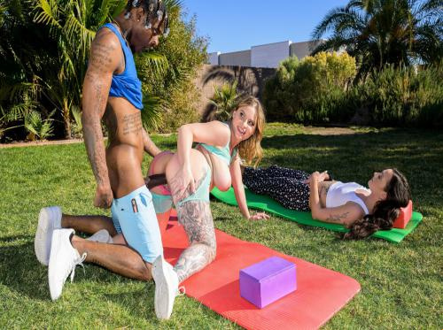 Saat pergi berkemah, aku menemukan sahabatku mempunyai penis yang besar