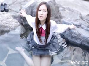 Tenggelam di air Erika Momotani