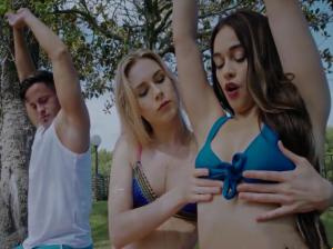Sang adik berlatih yoga bersama dua saudara perempuannya yang bejat